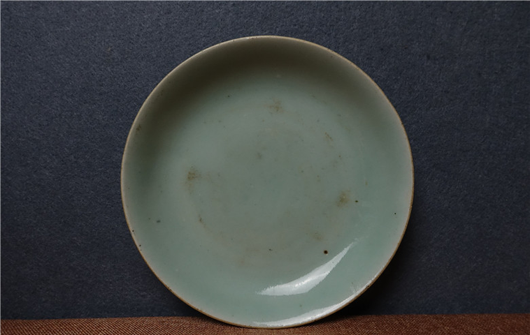 古玩陶瓷(清嘉慶)時期豆青釉盤拍賣,當前價格568元