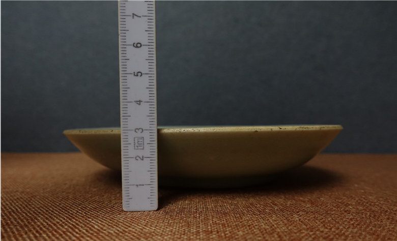 古玩陶瓷(清嘉慶)時期豆青釉盤拍賣,當前價格568元