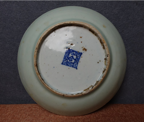 古玩陶瓷(清嘉慶)時期豆青釉盤拍賣,當前價格568元