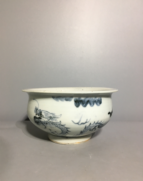 古玩陶瓷清中期龍紋青花爐拍賣，當前價格3688元