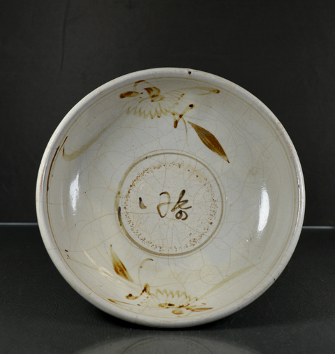 古玩陶瓷（明）花卉紋盤拍賣，當前價格500元
