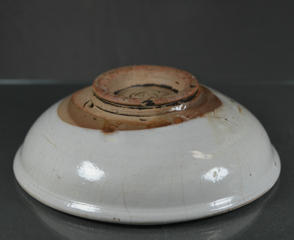 古玩陶瓷（明）花卉紋盤拍賣，當前價格500元