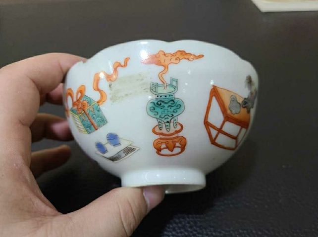 古玩陶瓷嘉慶本朝二級官窯粉彩博古紋花口碗拍賣，當前價格19800元