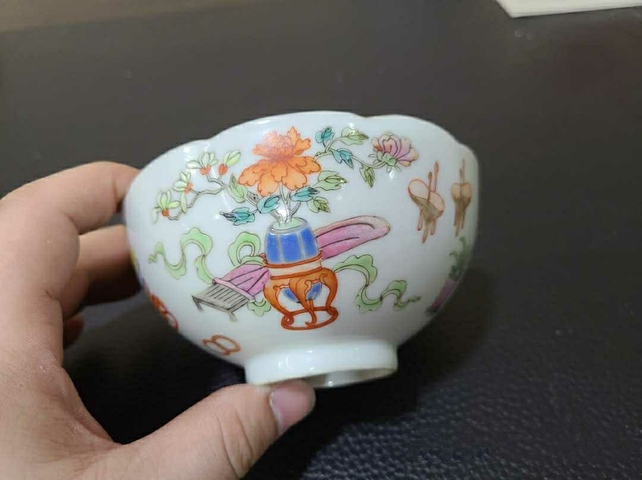 古玩陶瓷嘉慶本朝二級官窯粉彩博古紋花口碗拍賣，當前價格19800元