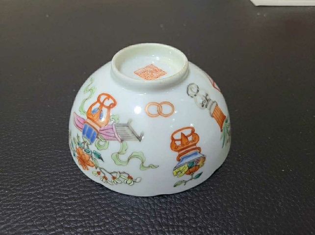 古玩陶瓷嘉慶本朝二級官窯粉彩博古紋花口碗拍賣，當前價格19800元