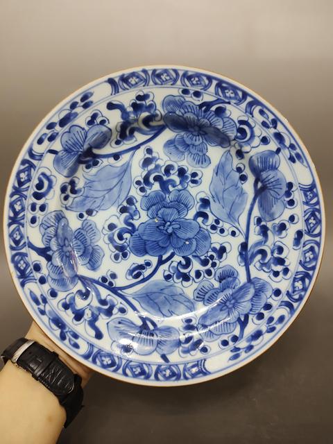 古玩陶瓷(精品)33期：清康熙-青花纏枝花卉紋大盤拍賣，當前價格1999元