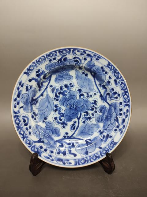古玩陶瓷(精品)33期：清康熙-青花纏枝花卉紋大盤拍賣，當前價格1999元