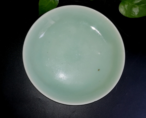 古玩陶瓷釉水瑩潤的豆青盤拍賣,當前價格666元