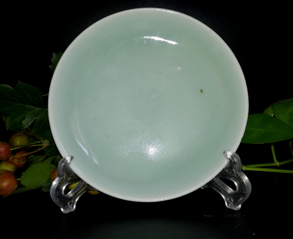 古玩陶瓷釉水瑩潤的豆青盤拍賣,當前價格666元