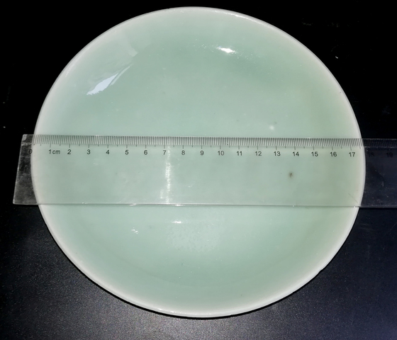 古玩陶瓷釉水瑩潤的豆青盤拍賣,當前價格666元