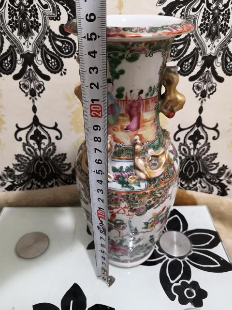 古玩陶瓷人物紋廣彩瓶拍賣，當(dāng)前價(jià)格2999元