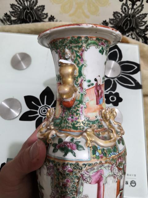 古玩陶瓷人物紋廣彩瓶拍賣，當(dāng)前價(jià)格2999元