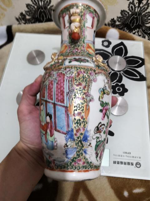古玩陶瓷人物紋廣彩瓶拍賣，當(dāng)前價(jià)格2999元