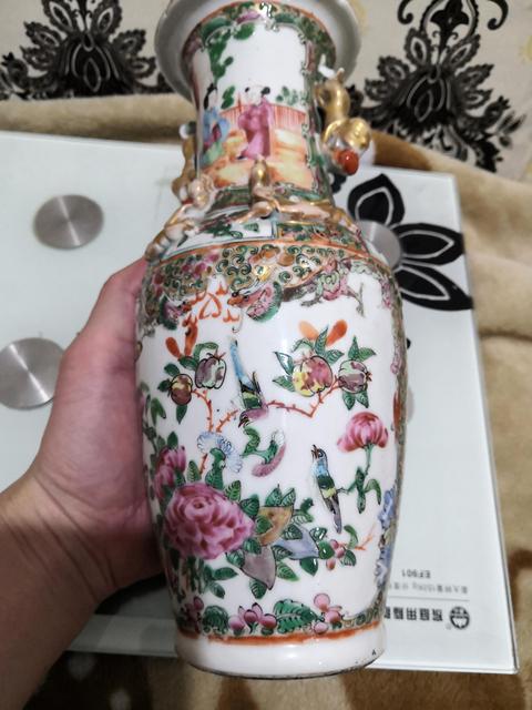 古玩陶瓷人物紋廣彩瓶拍賣，當(dāng)前價(jià)格2999元