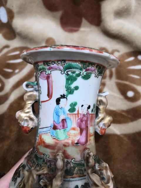 古玩陶瓷人物紋廣彩瓶拍賣，當(dāng)前價(jià)格2999元