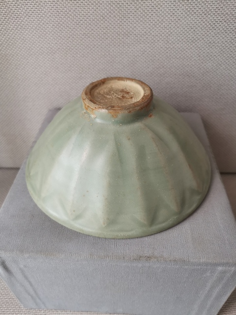 古玩陶瓷精品宋代龍泉窯青釉蓮瓣碗拍賣，當(dāng)前價(jià)格8800元