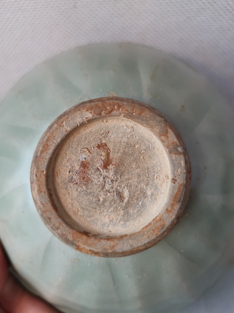 古玩陶瓷精品宋代龍泉窯青釉蓮瓣碗拍賣，當(dāng)前價(jià)格8800元