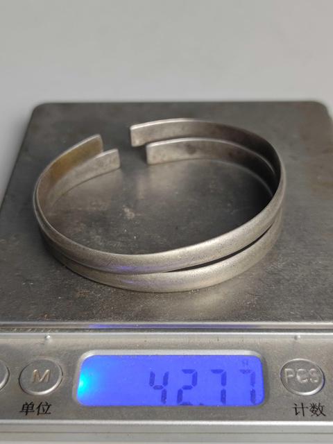 古玩雜項(xiàng)民國(guó)時(shí)期老的純銀手鐲拍賣，當(dāng)前價(jià)格999元