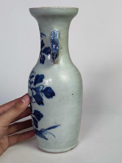 中国清時代豆青釉花瓶 域鉴古玩】清代豆青釉青花凤穿牡丹双耳赏瓶拍卖价格/图片/值多少钱