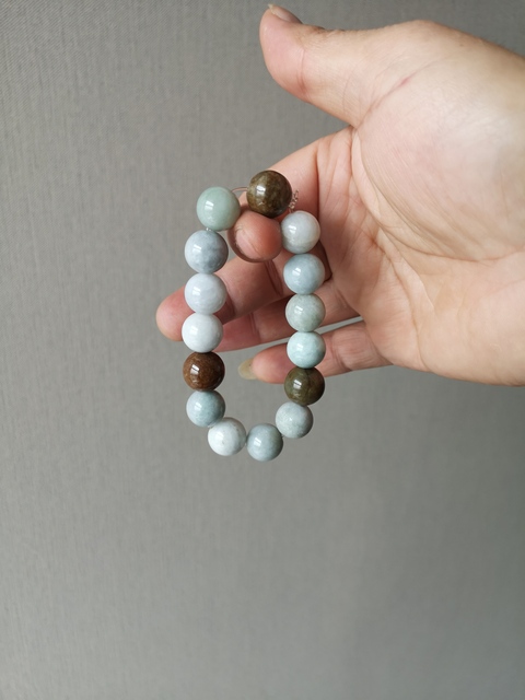古玩玉器翡翠手串拍賣,當(dāng)前價(jià)格260元