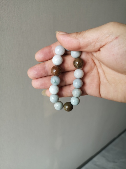 古玩玉器翡翠手串拍賣,當(dāng)前價(jià)格260元
