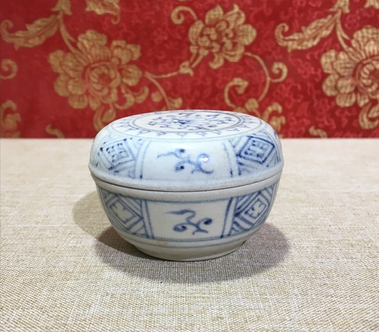 古玩陶瓷明早期青花花卉蓋盒拍賣，當前價格2666元