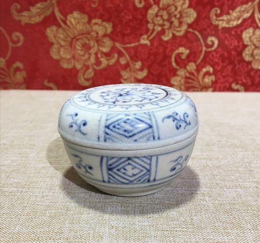 古玩陶瓷明早期青花花卉蓋盒拍賣，當前價格2666元