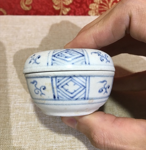 古玩陶瓷明早期青花花卉蓋盒拍賣，當前價格2666元