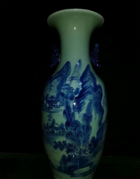 古玩陶瓷清代山水紋青花雙耳撇口瓶拍賣,當前價格2980元