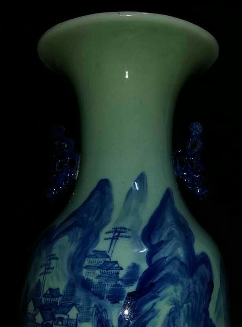 古玩陶瓷清代山水紋青花雙耳撇口瓶拍賣,當前價格2980元