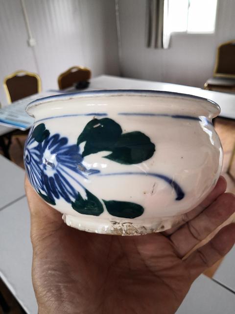 古玩陶瓷青花釉上彩花卉紋香爐拍賣，當(dāng)前價(jià)格350元