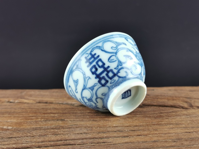 古玩陶瓷品珍第26期：清中 青花纏枝蓮喜子紋杯拍賣，當前價格666元