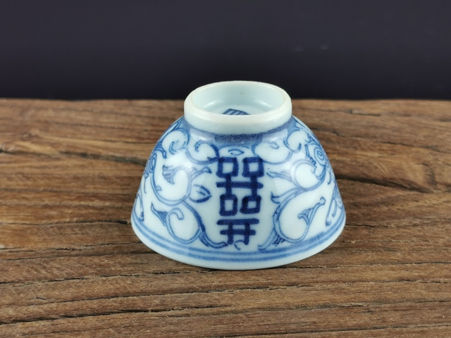 古玩陶瓷品珍第26期：清中 青花纏枝蓮喜子紋杯拍賣，當前價格666元