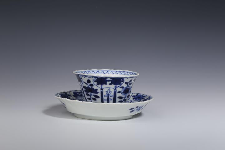 古玩陶瓷清代·青花花卉紋花口杯碟拍賣,當(dāng)前價格1999元