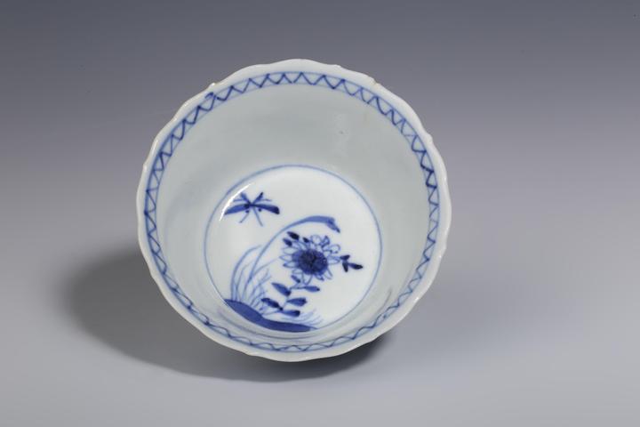 古玩陶瓷清代·青花花卉紋花口杯碟拍賣,當(dāng)前價格1999元