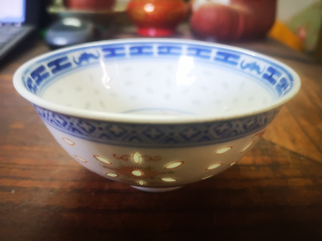 古玩陶瓷青花花卉紋玲瓏瓷碗拍賣，當(dāng)前價格3800元