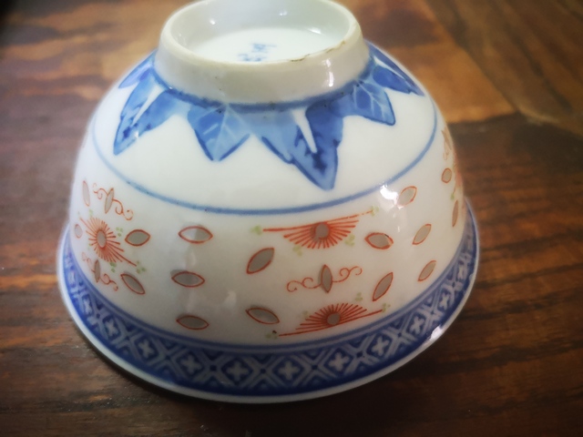 古玩陶瓷青花花卉紋玲瓏瓷碗拍賣，當(dāng)前價格3800元