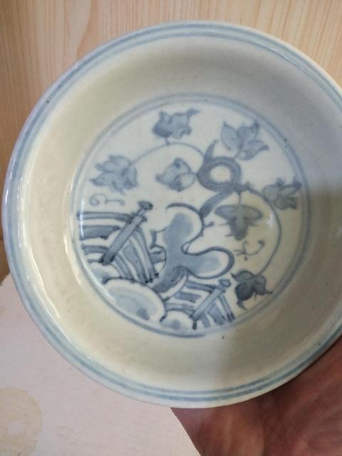 古玩陶瓷明代青花洞石欄柵花卉紋盤拍賣,當前價格8888元