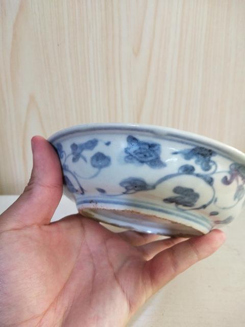 古玩陶瓷明代青花洞石欄柵花卉紋盤拍賣,當前價格8888元