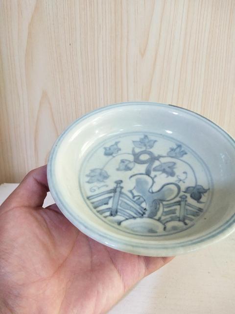 古玩陶瓷明代青花洞石欄柵花卉紋盤拍賣,當前價格8888元