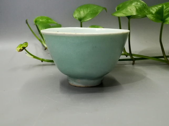 古玩陶瓷清中豆青壓手杯9cm拍賣，當前價格666元