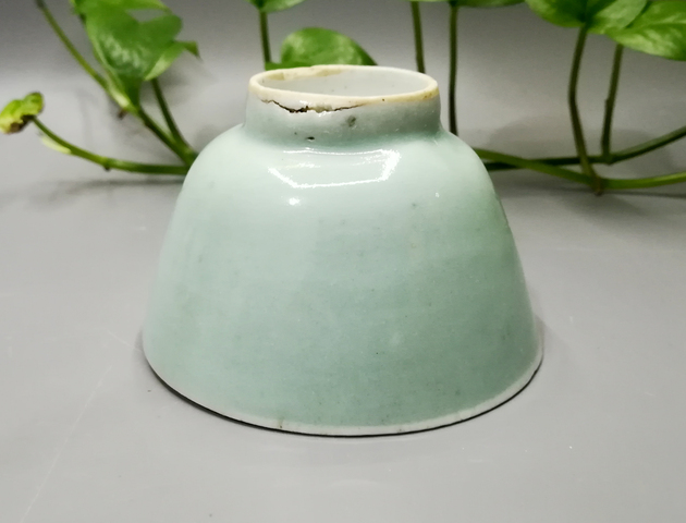 古玩陶瓷清中豆青壓手杯9cm拍賣，當前價格666元