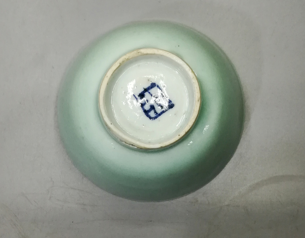 古玩陶瓷清中豆青壓手杯9cm拍賣，當前價格666元