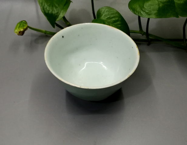 古玩陶瓷清中豆青壓手杯9cm拍賣，當前價格666元