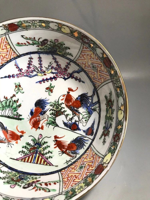 古玩陶瓷“大清乾隆年制”官窯款大雞圖廣彩大碗拍賣,當前價格1400元