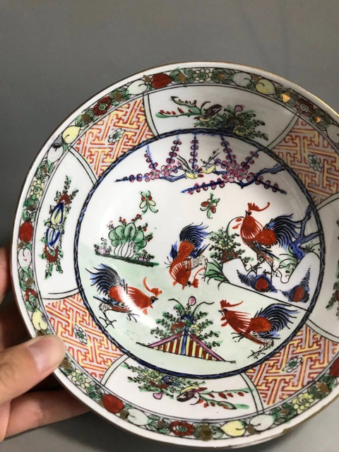 古玩陶瓷“大清乾隆年制”官窯款大雞圖廣彩大碗拍賣,當前價格1400元