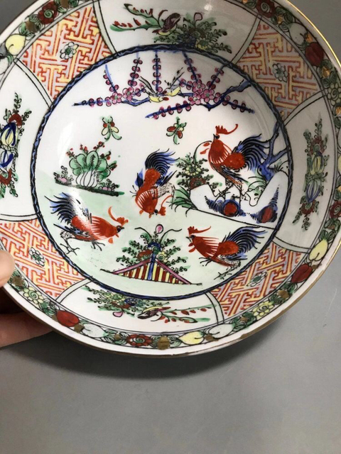 古玩陶瓷“大清乾隆年制”官窯款大雞圖廣彩大碗拍賣,當前價格1400元