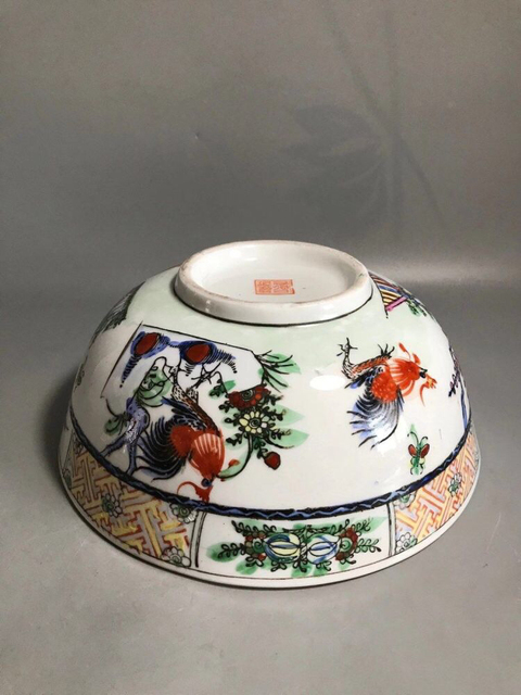古玩陶瓷“大清乾隆年制”官窯款大雞圖廣彩大碗拍賣,當前價格1400元