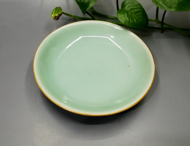 古玩陶瓷精美嘉慶款醬口豆青盤(pán)拍賣,當(dāng)前價(jià)格666元