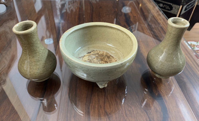古玩陶瓷龍泉窯青釉三足爐拍賣,當(dāng)前價(jià)格26000元